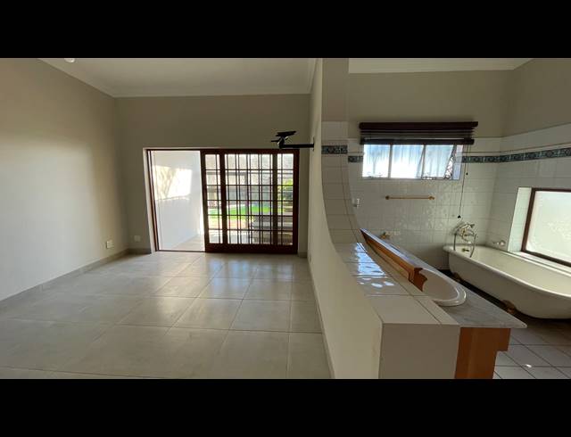 5 BEDROOM HOUSE FOR SALE IN WATERKLOOF HEIGHTS